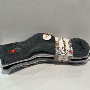 Ed Hardy Ladies Cushioned (5) Pairs Mid Cushioned Socks. Fits Shoe Size 4-10.